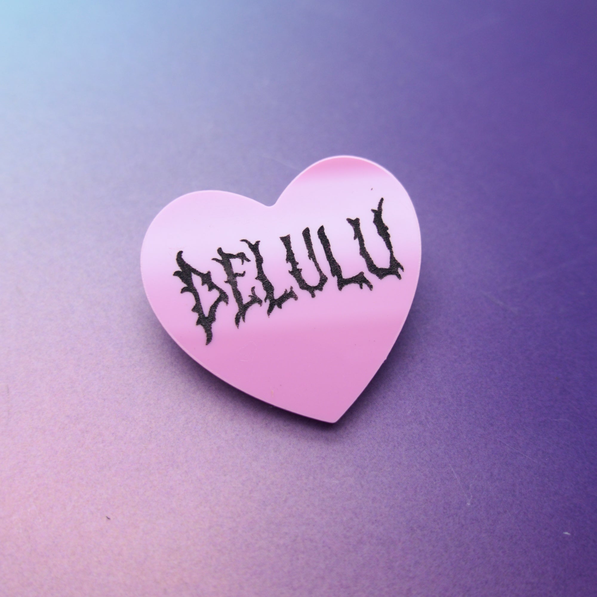 DELULU Candy Heart Brooch in Pink